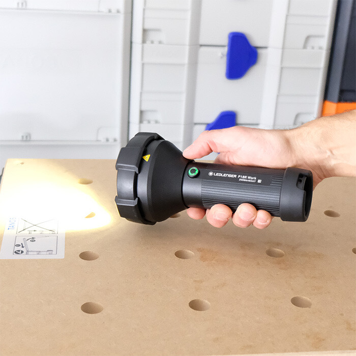 kronblad Michelangelo Blive opmærksom LEDLenser P18R Work Rechargeable Flashlight | 4500 Lumens