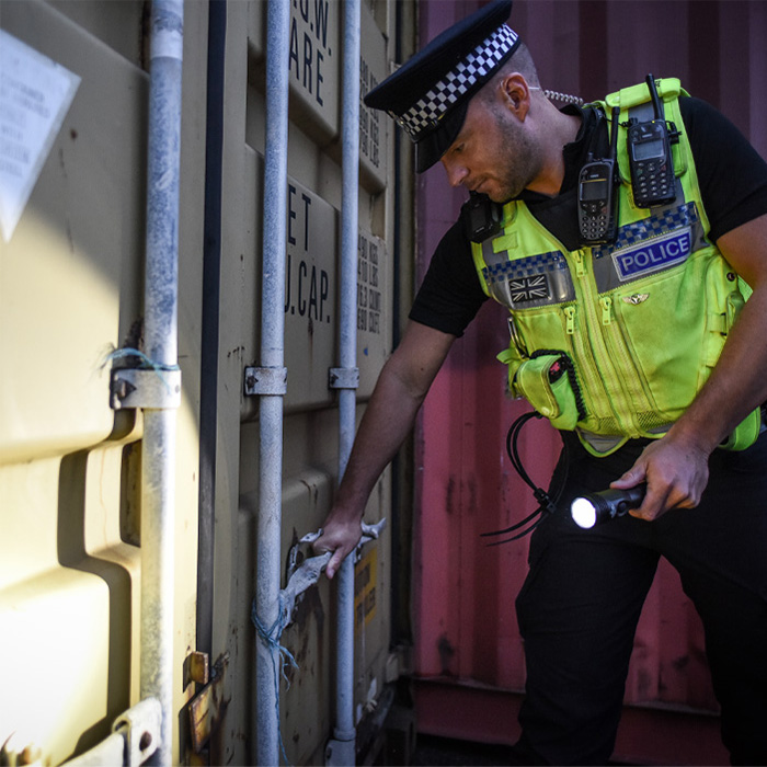 Streamlight Stinger DS LED HL Flashlight in use